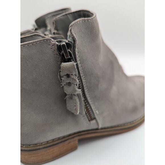 Blondo | Light Gray Waterproof Ankle Boots | Size 7M - Picture 9 of 12